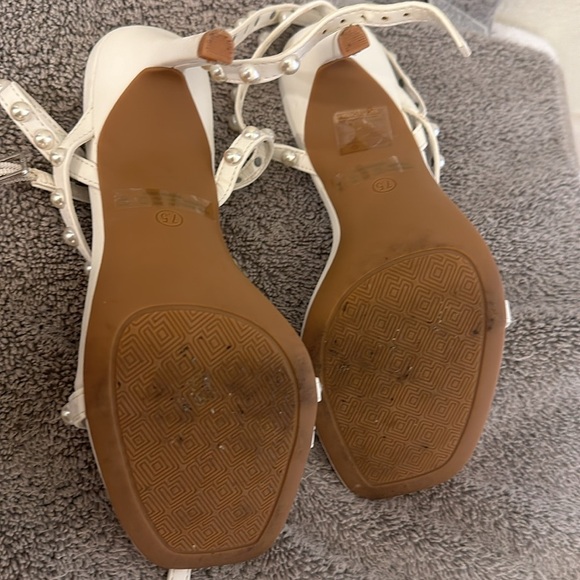 Women’s white heels - Picture 3 of 3